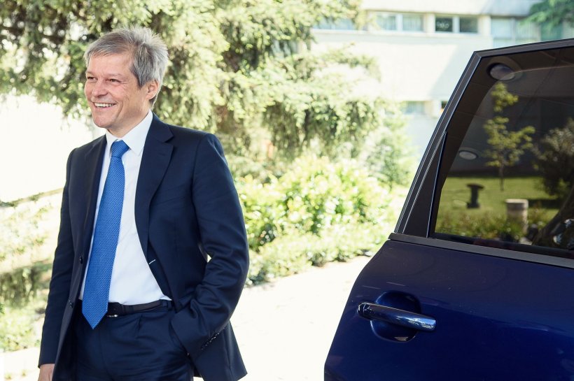 Surse: Dacian Cioloș vrea să intre în PNL pe ușa din dos. Ce a făcut fostul premier