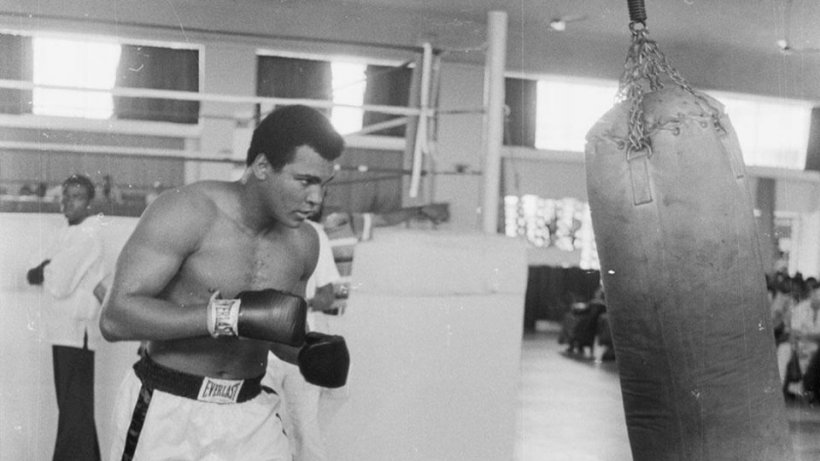Fiul legendarului boxer Mohamed Ali, reținut de autorități din cauza numelui de consonanță arabă