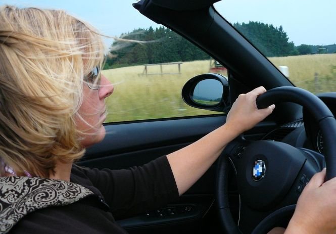 Ironiile cu ”femeia la volan”, demontate de Poliția Română