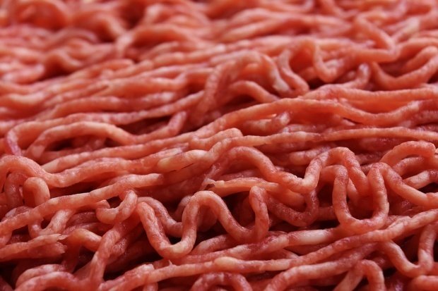 Marea atenție! Tone de carne stricată pe piața din Europa