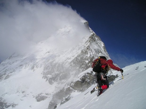 Sora alpinistei Dor Geta Popescu, la un pas de a sfârși în același ... - Antena 3