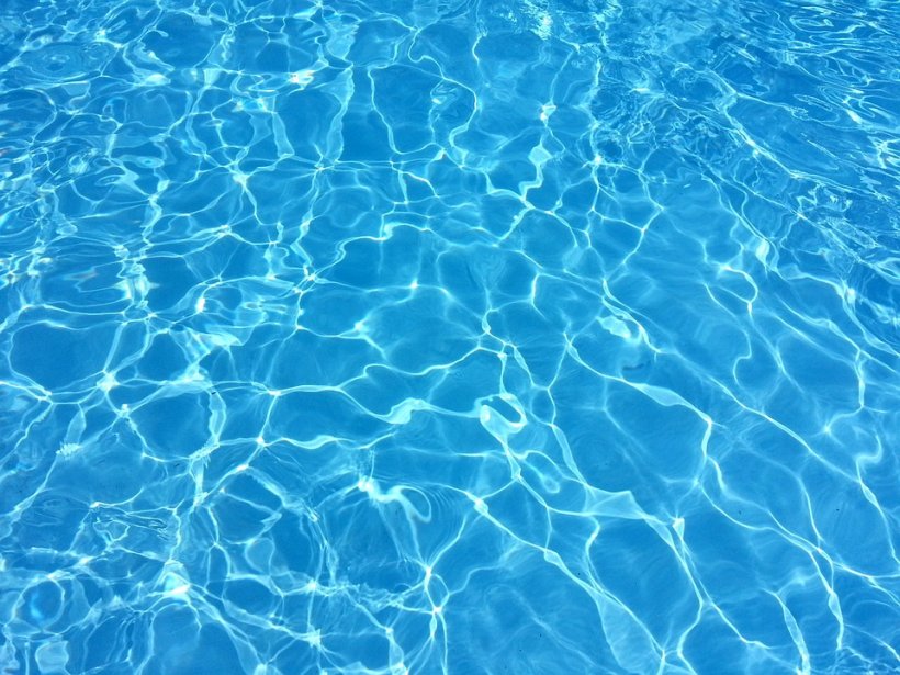 Fost şef din Administrația Finanțelor Publice, găsit mort în piscina vilei sale