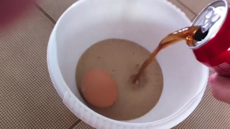 A pus un ou în cola. Ce s-a întâmplat după un an - rezultatul întrece orice închipuire - VIDEO