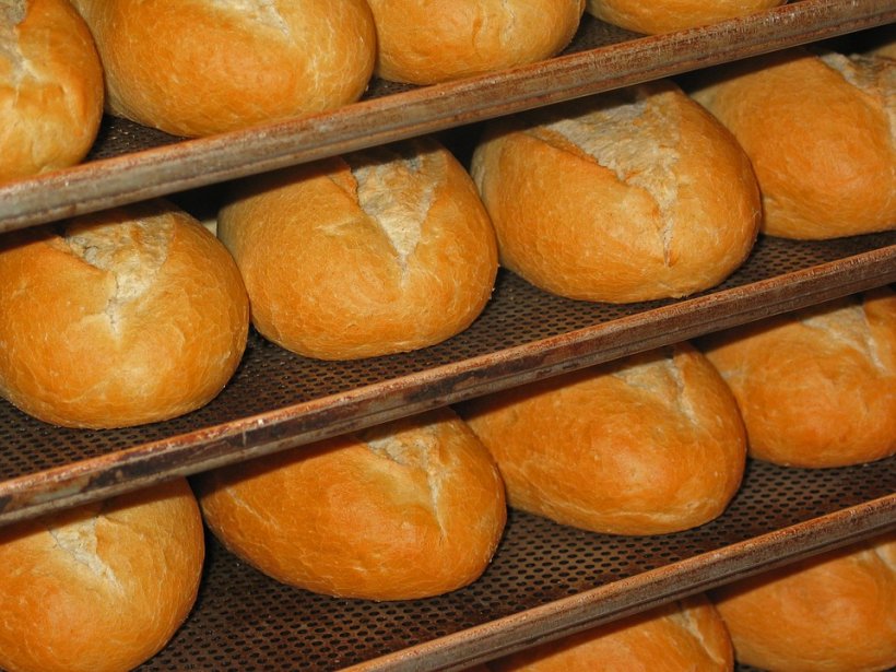 Vești proaste pentru români! Se scumpește pâinea. Cu cât va crește prețul