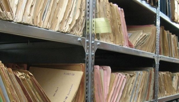 Raport: Comisia din 2005 a ridicat documente secrete din arhiva SIPA, predate apoi Monicăi Macovei