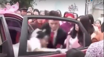 Imagini șocante surprinse în timpul unei nunți! Ce a făcut mirele în fața tuturor - VIDEO