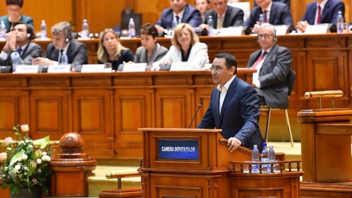 Mișcarea surprinzătoare făcută de Victor Ponta în Parlament, cu puțin timp înainte de citirea moțiunii