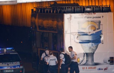 Autobuz cu turişti, blocat într-un tunel în Paris. Cel puţin patru răniţi - VIDEO