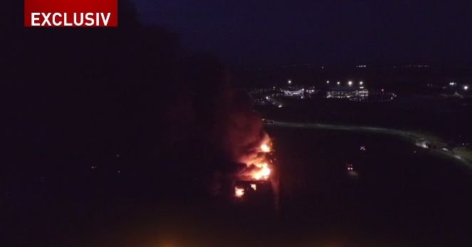 Incendiu Balotești. Imagini din dronă. Flăcările încă sunt puternice