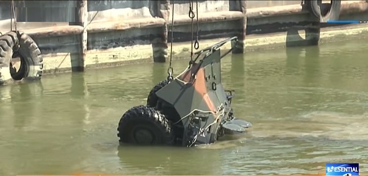 Intervenție spectaculoasă la Dunăre, unde se încearcă scoaterea TAB-ului scufundat în timpul exercițiilor NATO