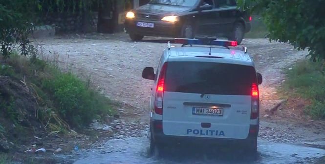 Lupte cu focuri de armă între jandarmi şi hoţii de lemne, în Argeş - VIDEO