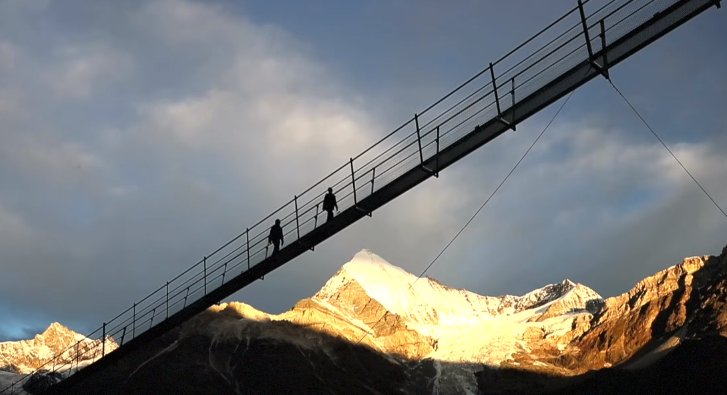 A fost inaugurat cel mai lung pod pietonal din lume. În ce țară se află și ce lungime are - VIDEO