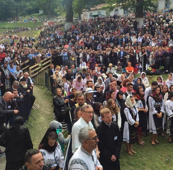 Medicii, alertaţi de sute de persoane care acuză aceleaşi simptome după ce au fost la Icoana Făcătoare de Minuni 418