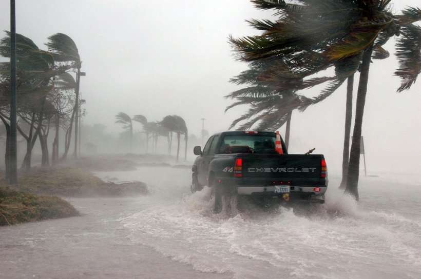 Un nou uragan periculos se îndreaptă spre Caraibe