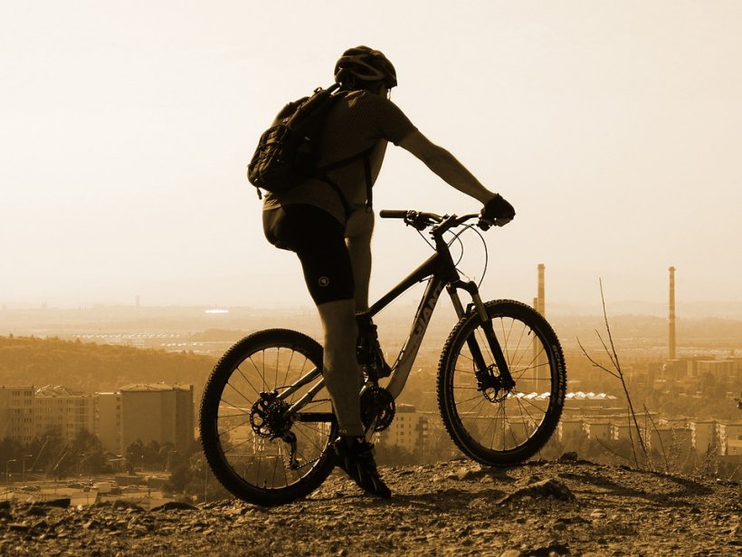 A fost diagnosticat cu cancer, dar străbate mii de kilometri cu bicicleta dintr-un motiv impresionant