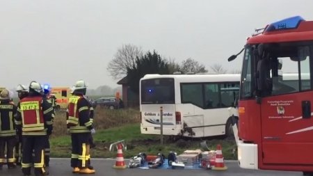 Autobuz cuprins de flăcări, în Franța. Mai mulți tineri au suferit arsuri grave