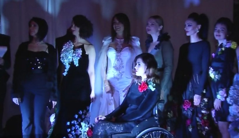 Eveniment caritabil incredibil pentru fotomodelul român care defilează în scaun cu rotile