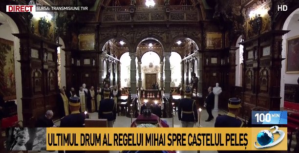 Ultimele imagini de la ceremonia Regelui Mihai de la Castelul Peleș. Sicriul Majestății Sale a fost scos din castel (VIDEO)
