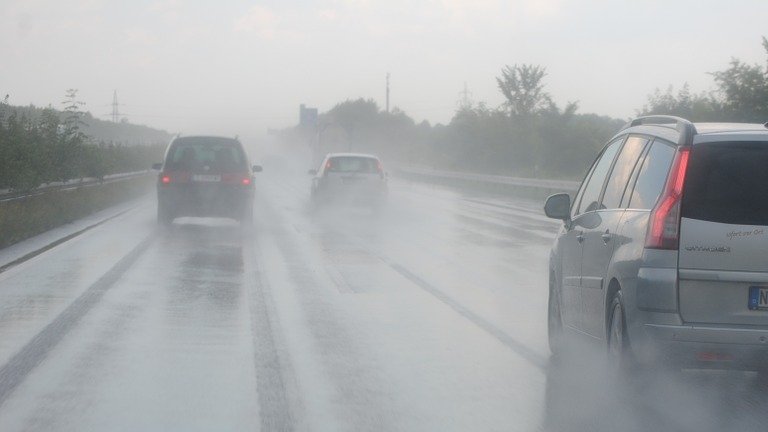 Vremea rea provoacă haos în trafic. Vizibilitate redusă pe Autostrada A1