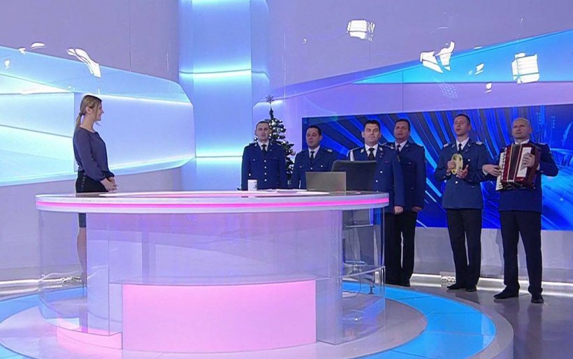 Moment inedit în direct la Antena 3! Jandarmii au intrat în studio și au început....