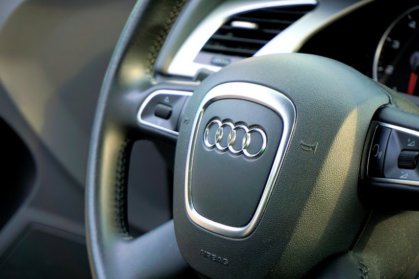 Probleme mari la Audi. Constructorul auto recheamă sute de mii de vehicule din cauza unei defecțiuni care poate duce la declanșarea unui incendiu