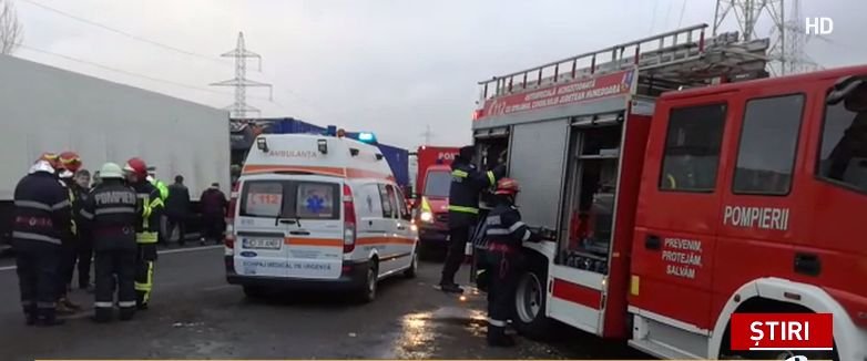 Accident grav pe DN7: Un TIR s-a ciocnit cu un microbuz: Șapte persoane au ajuns la spital. Raed Arafat: Una dintre victime este de cetățenie ucraineană
