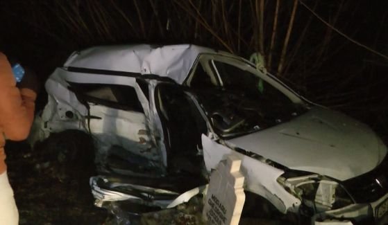 Tragedie pe șosea înaintea Ajunului: Doi tineri au murit pe loc, după ce mașina lor a intrat pe contrasens