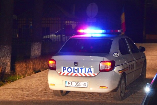 Accident grav în Cluj. Un autoturism a intrat într-o stație de autobuz - VIDEO