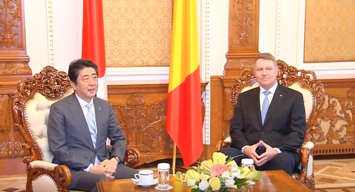 Presa internaţională, despre vizita premierului japonez în România: „Este cineva acolo? Shinzo Abe a ales cel mai prost moment” - VIDEO
