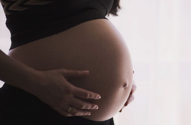 Imaginea incredibilă care i-a apărut pe burtă unei femei însărcinate. A crezut că nu vede bine: „Dumnezeule, așa ceva nu e posibil!”