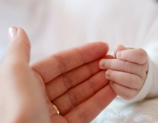 Un bebeluş dintr-o comună din Neamţ a murit suspect la câteva ore după botez