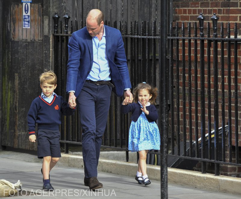 Prințul George a făcut un gest adorabil pentru surioara lui când și-au vizitat noul frate -VIDEO
