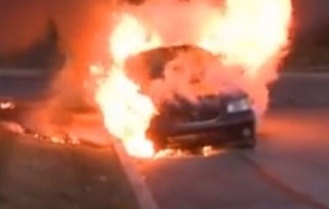 Mașină în flăcări pe Autostrada Soarelui