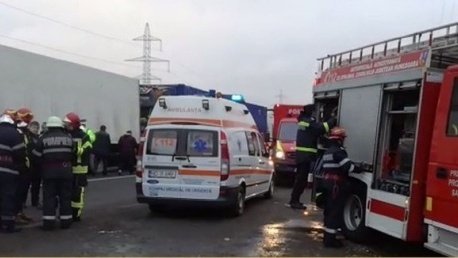 Accident rutier pe DN64, la Râmnicu Vâlcea. Sunt cinci victime, printre care și doi copii