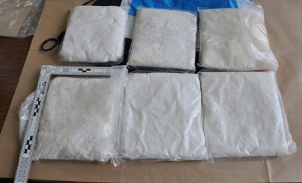  Traficanţii din dosarul instrumentat de DIICOT Ploieşti, în care apar numele unor persoane publice, vindeau cocaină amestecată cu paracetamol 