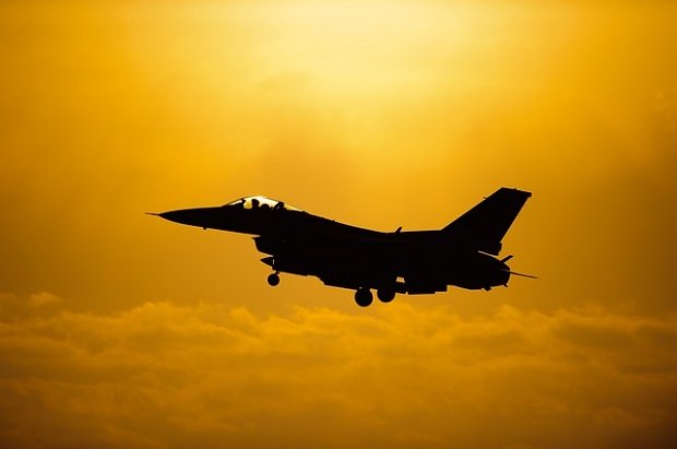 Israelul a doborât un avion de luptă sirian