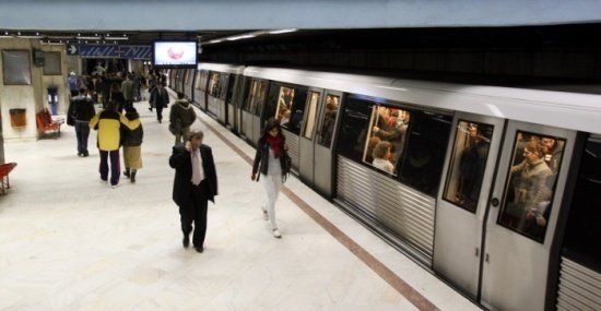 Incident extrem de grav la metrou provocat de un cetățean care a dat cu spray lacrimogen. Călătorii au fost evacuați
