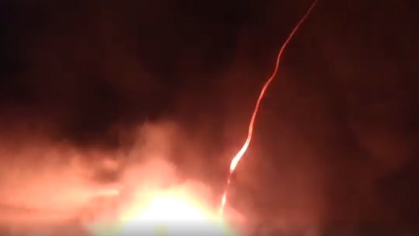 Fenomen neobișnuit în Marea Britanie! Mai mulți oameni au filmat „o tornadă de foc” - VIDEO