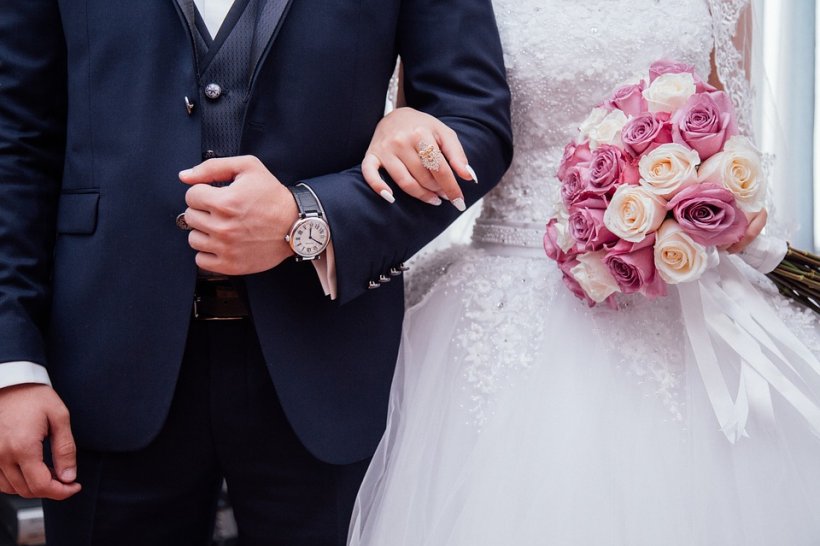 Un preot explică de ce nu e bine să urezi „Casă de piatră” tinerilor căsătoriţi