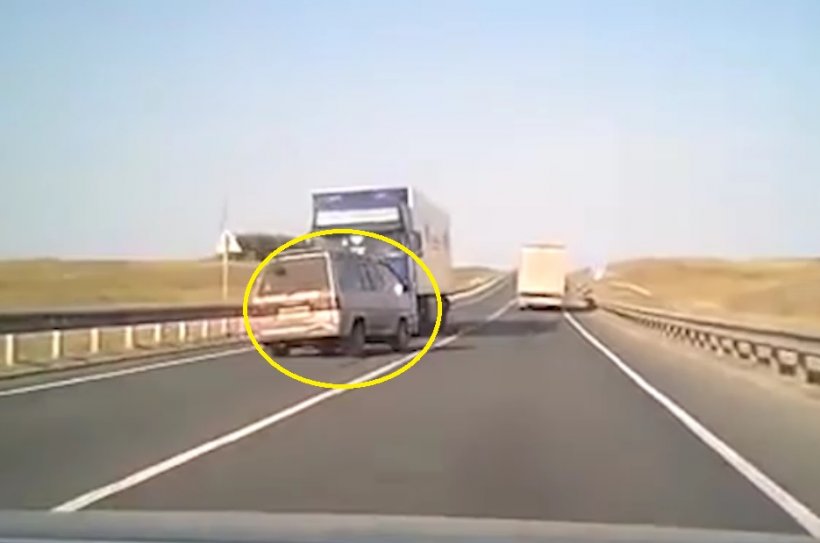 Video șocand Accident Devastator Pe Autostradă Impactul Frontal