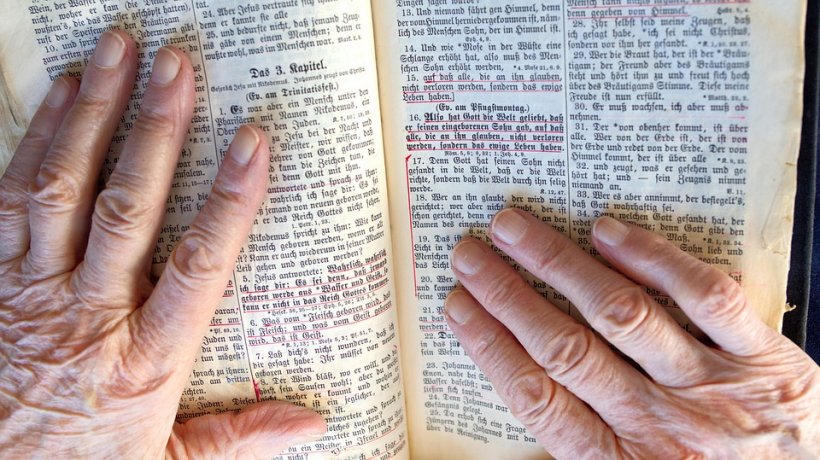 Ce au descoperit ortodocşii şi catolicii atunci când au deschis Biblia. "Este singurul verset care are tot adevărul"