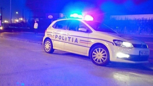 Scene șocante în Dolj! Un poliţist a fost lovit în cap cu telefonul de un şofer 