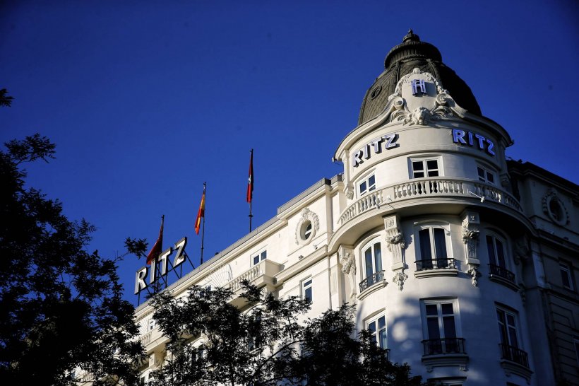 Tragedie în Madrid. O persoană a murit și alte 11 sunt rănite după ce schelele de la hotelul Ritz s-au prăbușit 