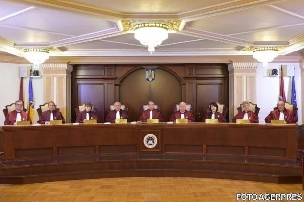 CCR  a amânat sesizarea făcută de președintele Iohannis privind Codul administrativ