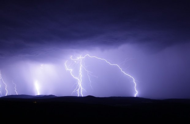 Meteorologii avertizează! Cod galben de ploi și descărcări electrice în mai multe zone din România