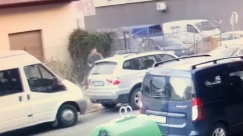 Incident șocant în Timișoara! Un bărbat a fost amenințat cu cuțitul de un șofer - VIDEO