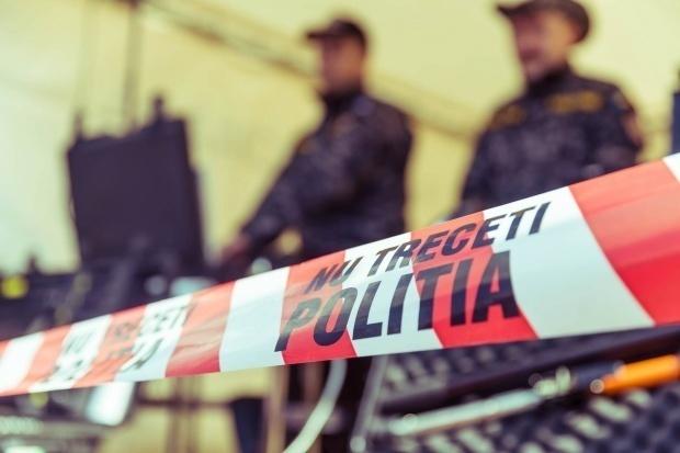 Un taximetrist a fost ucis de client. Criminalul i-a lăsat cadavrul pe un câmp și a fugit cu mașina 127
