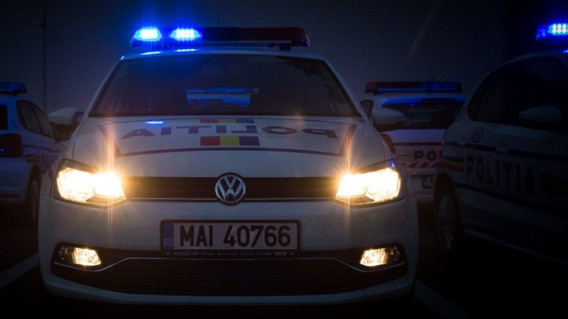 Un bărbat, găsit împuşcat în maşină pe un drum din Vrancea