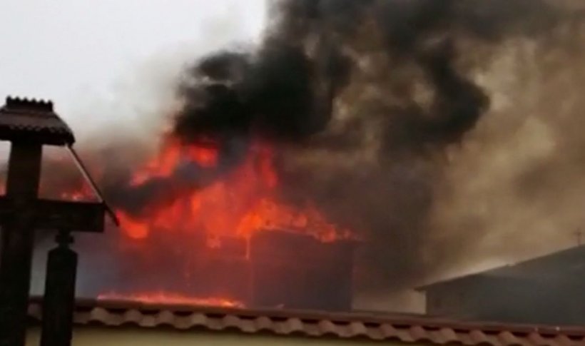 Incendiu puternic la o mănăstire din Constanța