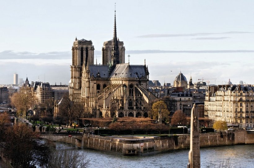 Incendiu la Notre Dame. Povestea impresionantă a catedralei Notre Dame din Paris